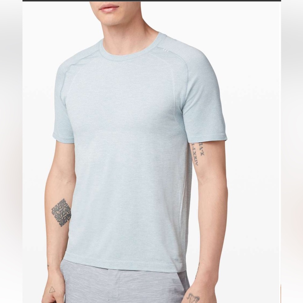 Lululemon Vent  tee size L light blue Pristine!Price Firm !